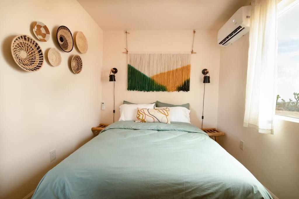 Cryptic Cabin-Tranquil Bohemian Getaway W/Hot Tub Yucca Valley Exteriör bild