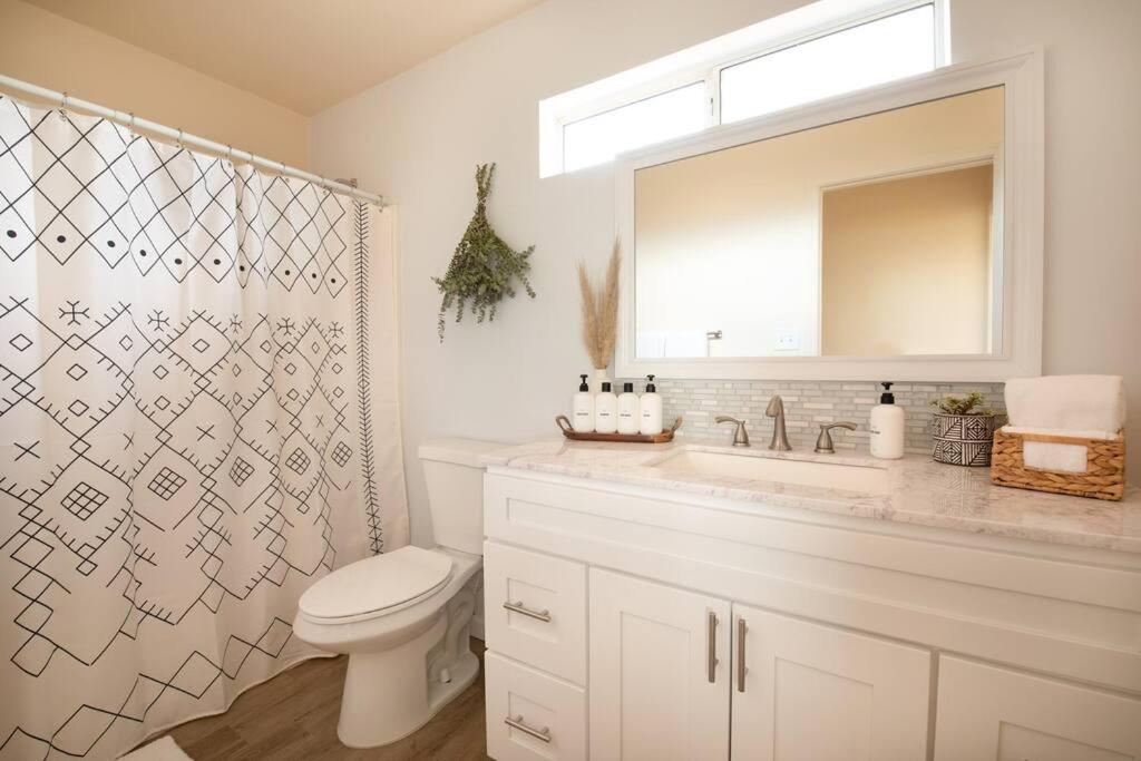 Cryptic Cabin-Tranquil Bohemian Getaway W/Hot Tub Yucca Valley Exteriör bild