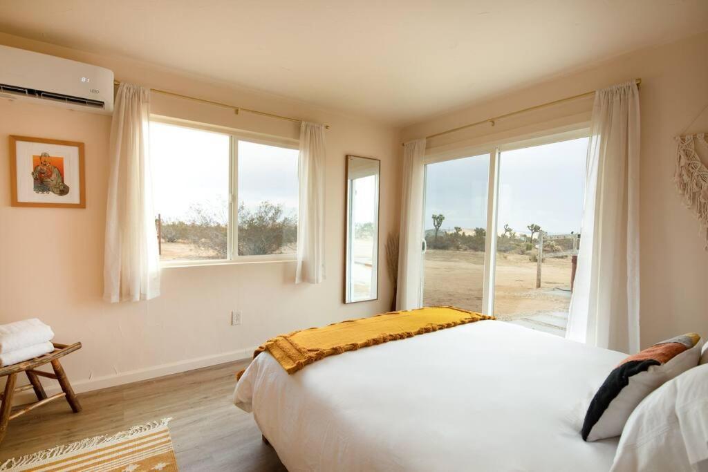 Cryptic Cabin-Tranquil Bohemian Getaway W/Hot Tub Yucca Valley Exteriör bild