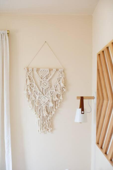 Cryptic Cabin-Tranquil Bohemian Getaway W/Hot Tub Yucca Valley Exteriör bild